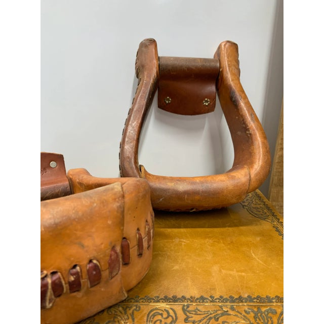 Mid 20th Century Vintage Pair of Leather Stirrups by ML Leddy’s in the Fort Worth Stockyards For Sale In Dallas - Image 6 of 6