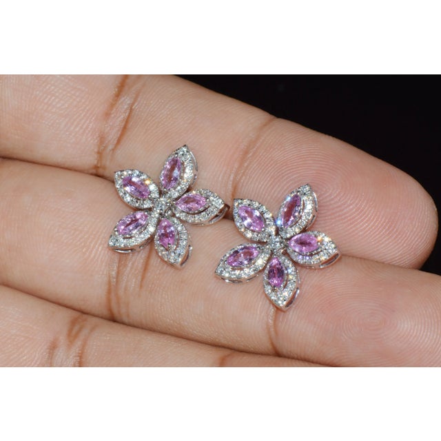 Certified Natural 2.36cts vs F Diamond Pink Sapphire 18k Solid Gold Floral Earrings- 2 Pieces For Sale - Image 4 of 13