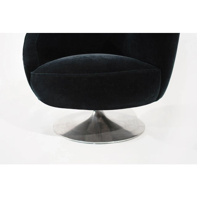 Navy Blue Set of Corkscrew Swivel Lounge Chairs by Vladimir Kagan in Mohair. C. 1970s For Sale - Image 8 of 11