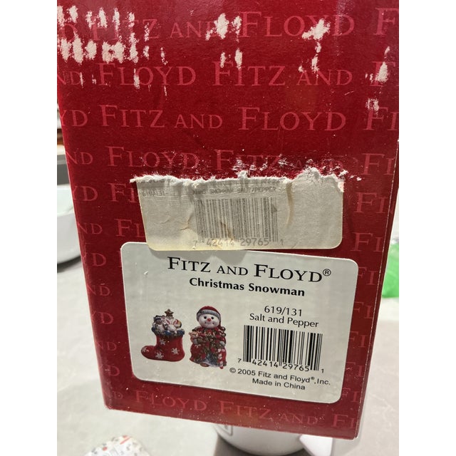 2000 - 2009 Fitz and Floyd Christmas Snowmen Salt and Pepper Shaker, Retired 2005 For Sale - Image 5 of 5