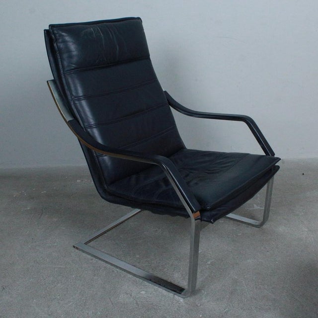 Set of Komet ArtCollection Lounge Chair and Ottoman in Steel and Leather by Rudolph Glatzl for Dreipunkt, 1990s. For Sale - Image 9 of 10
