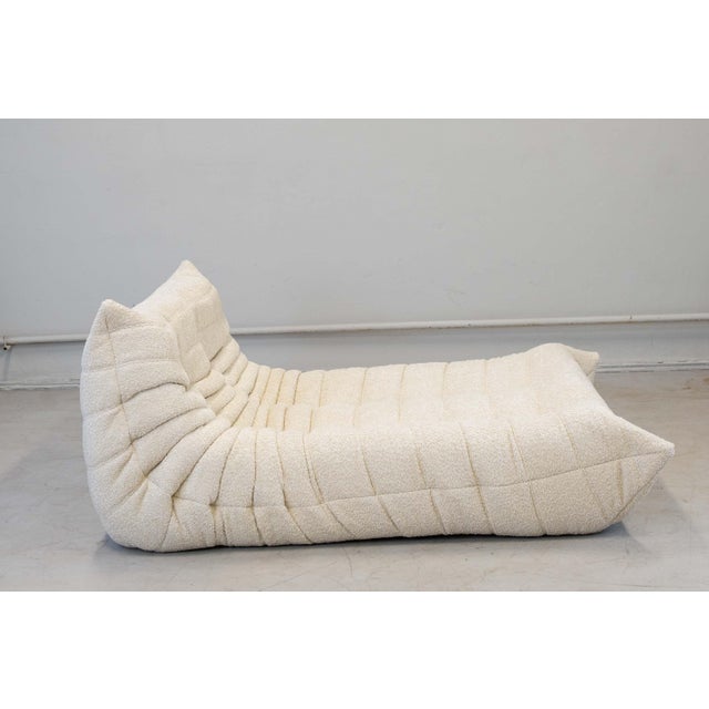 1970s Togo Chaise Lounge in Bouclette White Fabric attributed to Michel Ducaroy for Ligne Roset, 1974 For Sale - Image 5 of 18