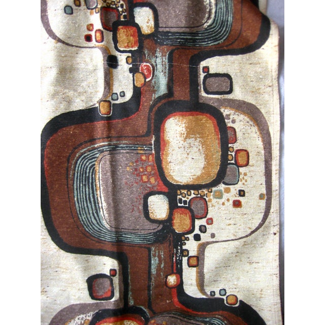 Fun period 1970 was an strong style that didn t care about conventions and brought unashamedly changes in shapes and use...