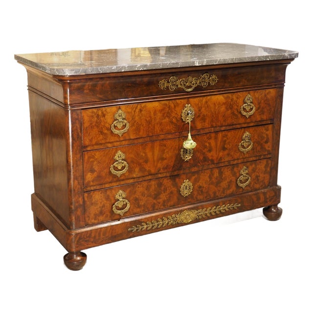 Circa 1820 French Restauration Commode in Flame Mahogany, Gilt Bronze Hardware For Sale