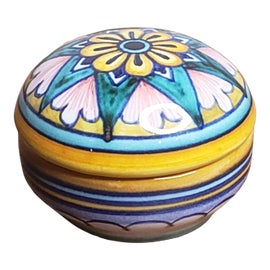 Example of Deruta Organization Accessories