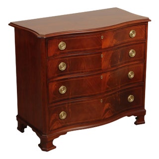 Hickory Chair 'Mount Vernon' Mahogany Serpentine Chest Of Drawers For Sale