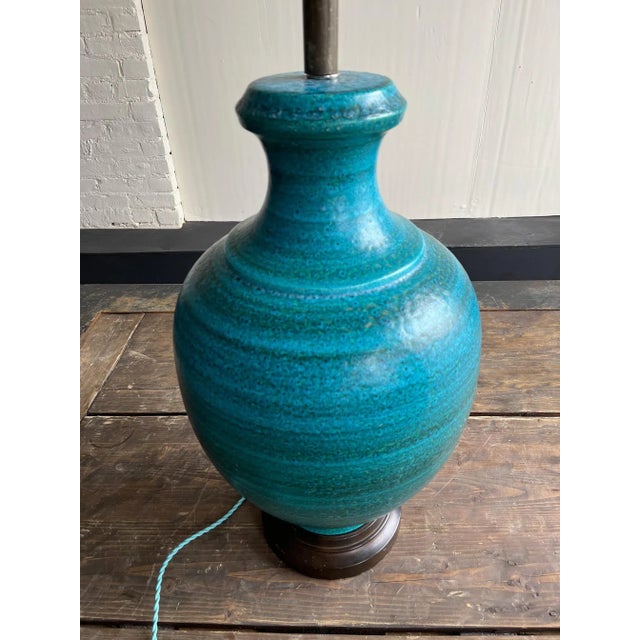 Large Mid-Century Modern Blue/Turquoise Glaze Ceramic Table Lamp For Sale In New York - Image 6 of 7