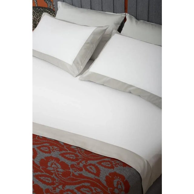 Entirely made of fine cotton, this set comprises two regular pillowcases, one duvet, and one bottom sheet equipped with...