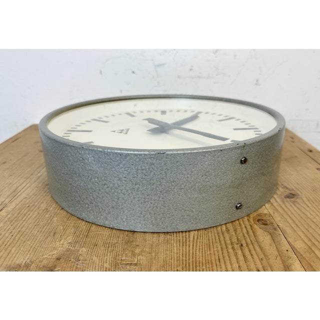 Industrial Grey Factory Wall Clock from Pragotron, 1960s For Sale - Image 14 of 18
