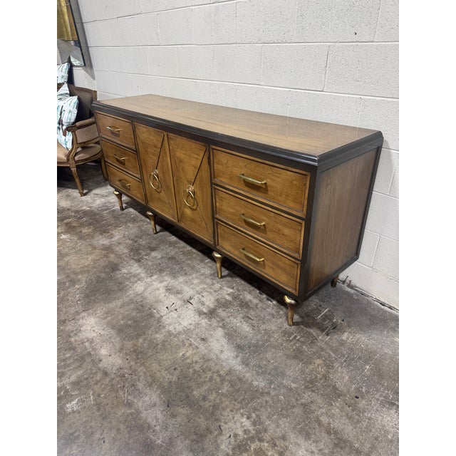 Super hollywood regency style with all the perfect nuances! Sexy legs, ring pulls, beaded trim aroundthe drawers, criss...