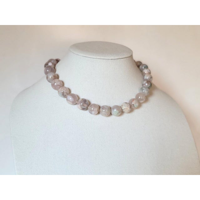 Natural Cherry Blossom Agate Knotted Beaded Necklace For Sale In Cleveland - Image 6 of 9
