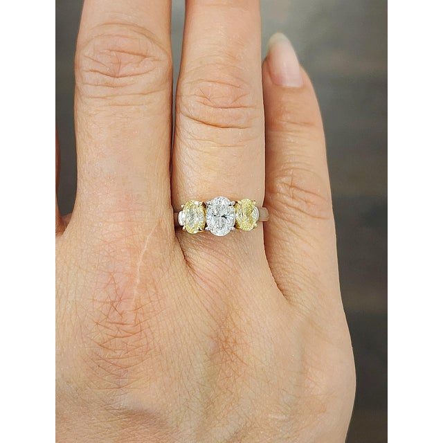 Modern 1.99 Ct Gia Certified 3-Stone White & Yellow Natural Diamond Ring Size 6.5 For Sale - Image 3 of 11