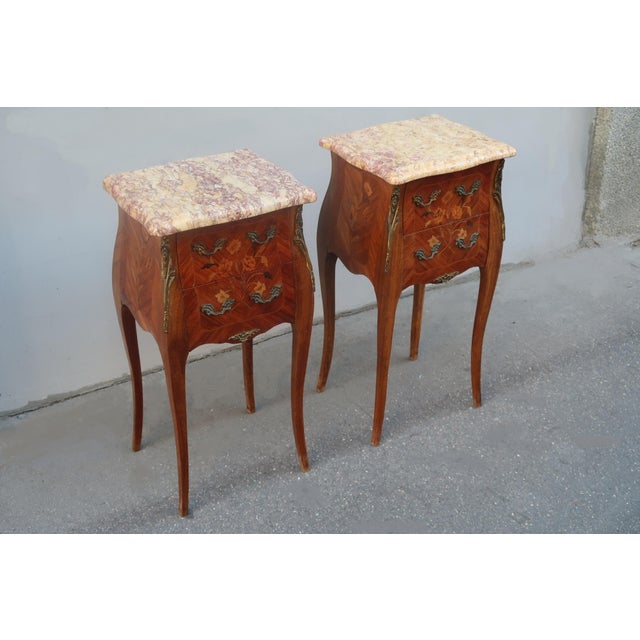 1920s Pair of French Louis XV Style Rosewood Side Tables Nightstands For Sale - Image 9 of 14