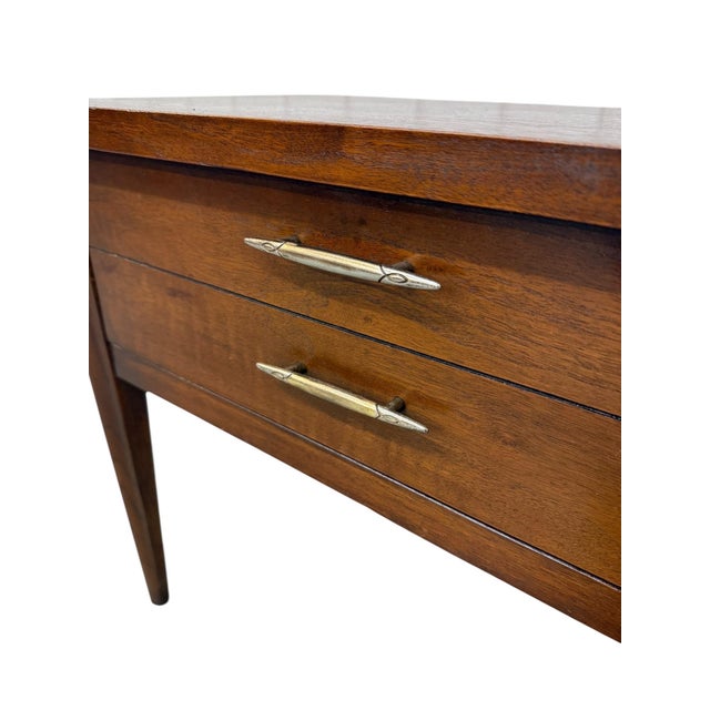 Mid-Century Modern Broyhill Saga Walnut Nightstands - Set of 2 - Refinished! For Sale - Image 9 of 9