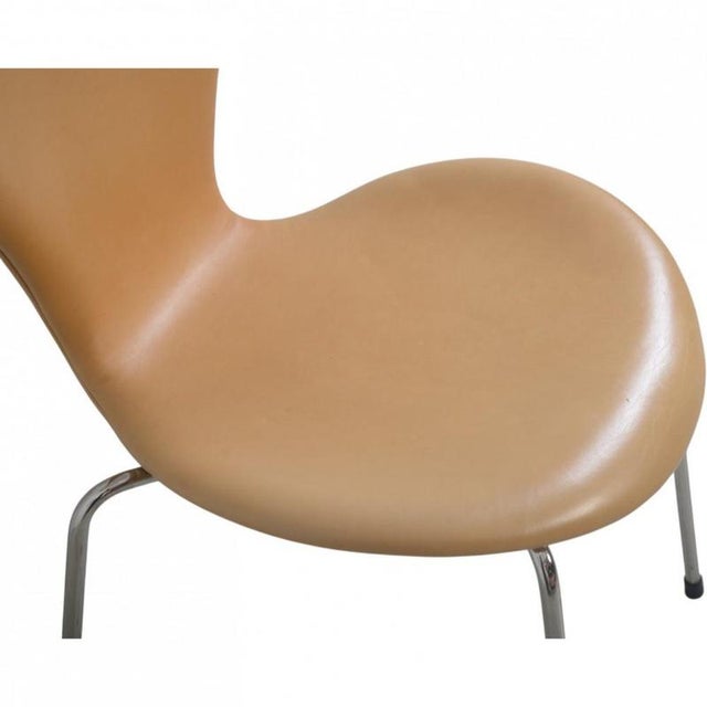 Animal Skin Vintage Seven Chairs in Light Anilin Leather by Arne Jacobsen, 2000s, Set of 8 For Sale - Image 7 of 18