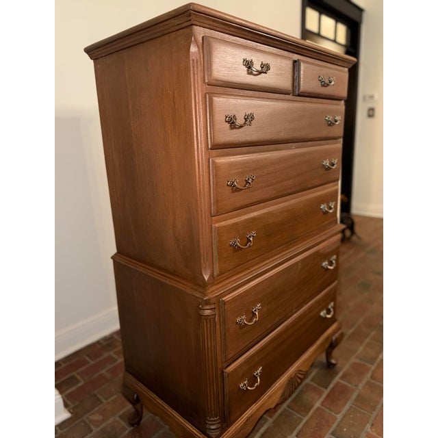 Queen Anne Circa 1940 Queen Anne–Style Mahogany Highboy Chest With 7 Dovetailed Drawers, Refinished For Sale - Image 3 of 12