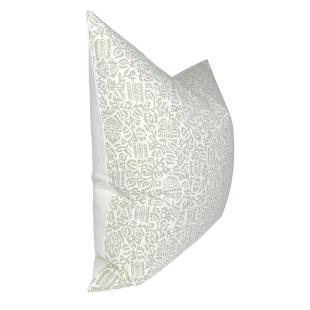 ⭐️ Ships Within 2 Business Days On the Front: Morris Printed Fabric On the Back: Ivory Linen Fabric All pillow covers are...