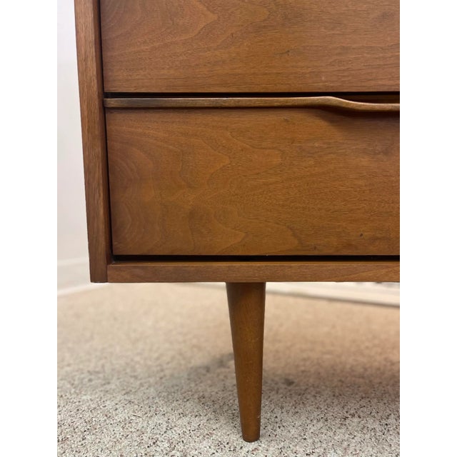 1970s Vintage Mid Century Modern Dresser With Wood Carved Handles. For Sale In Seattle - Image 6 of 9