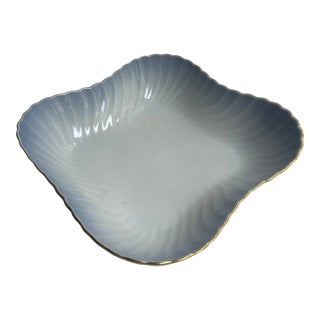 Vintage 1980s Norwegian Porsgrund Maud Bla Collection Serving Bowl With Blue Gradient, Ribbed Texture, Gold Trim For Sale