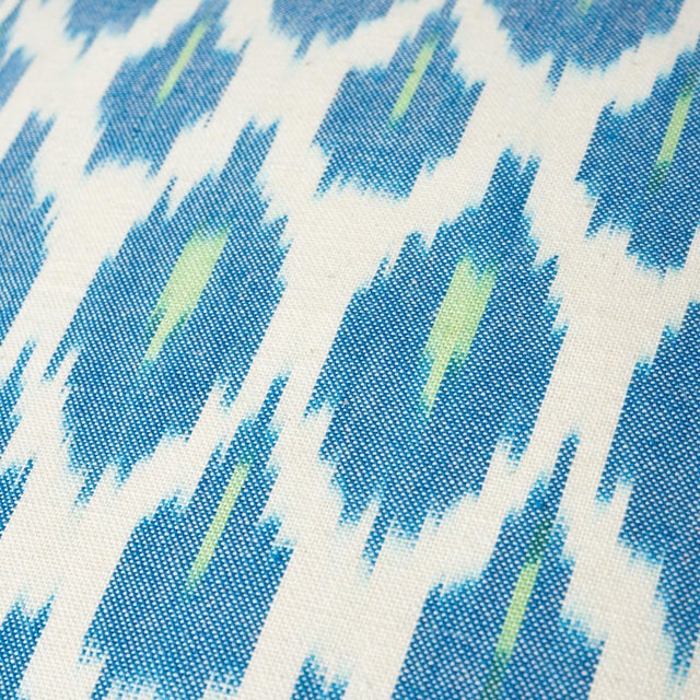 Schumacher Indio Ikat Pillow in Green & Peacock For Sale In New York - Image 6 of 8