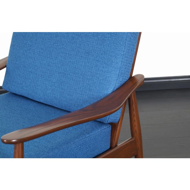 Mid-Century Modern Walnut Spindle Back Lounge Chair, 1950s For Sale - Image 4 of 8