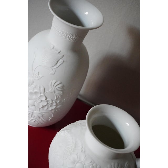 1960s Floral Vases in Biscuit Porcelain from AK Kaiser, 1960s, Set of 3 For Sale - Image 5 of 11