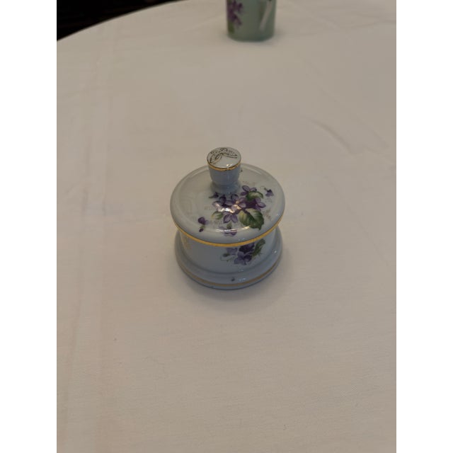 Art Nouveau Late 19th Century A Hand-Painted Limoges Porcelain Trinket Box With Violet Decoration. For Sale - Image 3 of 8