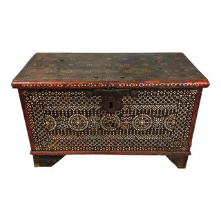 20th Century Indonesian Wooden Blanket Chest With Mother of Pearl Inlay For Sale