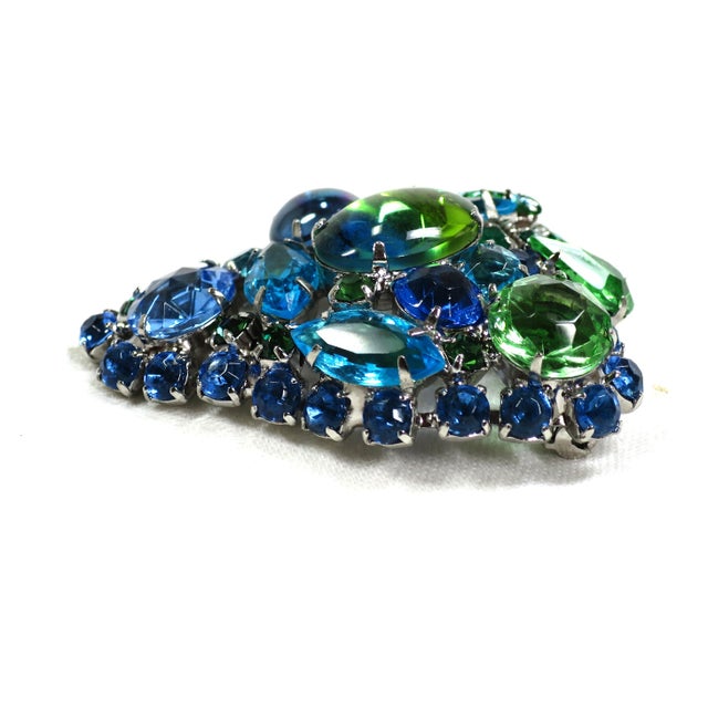 Metal Vintage Art Glass Crystal Heart Brooch 1950s For Sale - Image 7 of 10