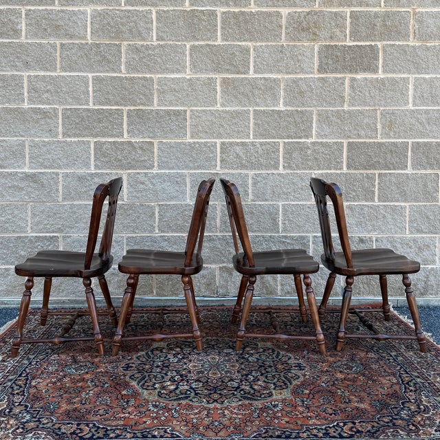 Cabin 1980s Ethan Allen Old Tavern Antiqued Pine Rustic Traditional Country Chairs - Game Table / Dining Chairs - Set of 4 For Sale - Image 3 of 10