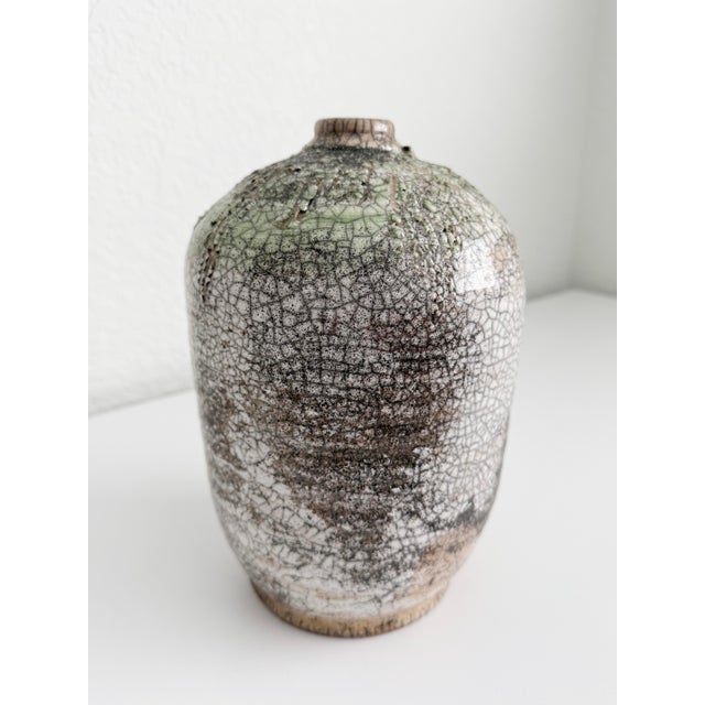 Off-white 1970s Raku Crackle Glaze Vase With Green Drip Glaze For Sale - Image 8 of 10