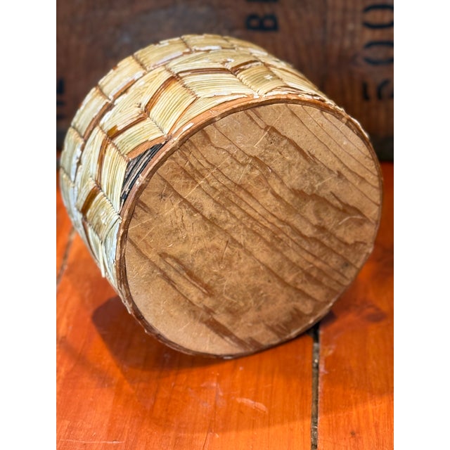 Early Mi’kmaq Quill Box c.1830 Vegetative Dyes Quills on Birch Bark Box With Geometric Pattern For Sale - Image 12 of 12
