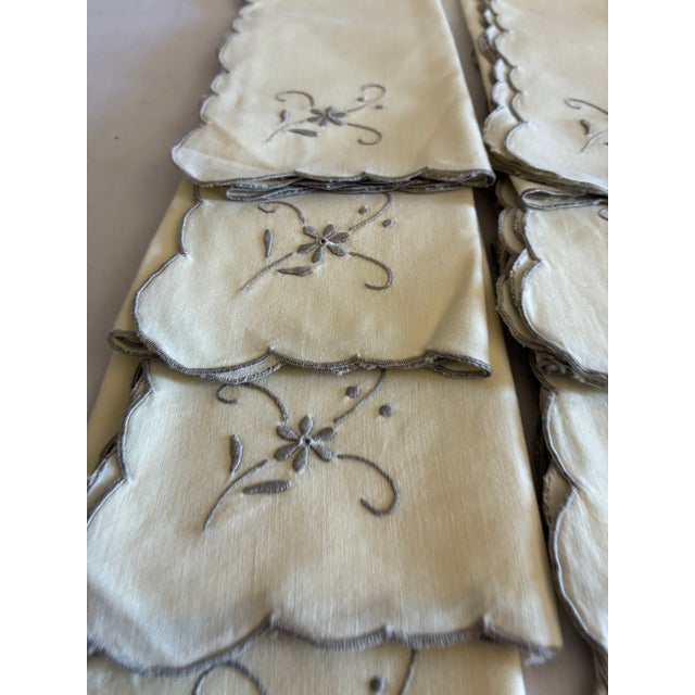 Mid-Century Modern Vintage Ivory Cotton Napkins With Gray Floral Embroidery, Set of 8 For Sale - Image 3 of 8