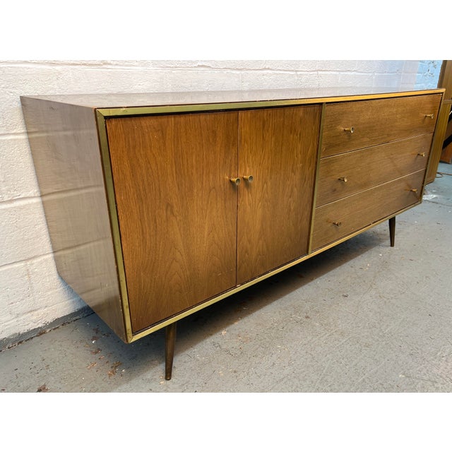 Mid 20th Century Mid-Century Modern Walnut and Brass Six Drawer Dresser For Sale - Image 5 of 18
