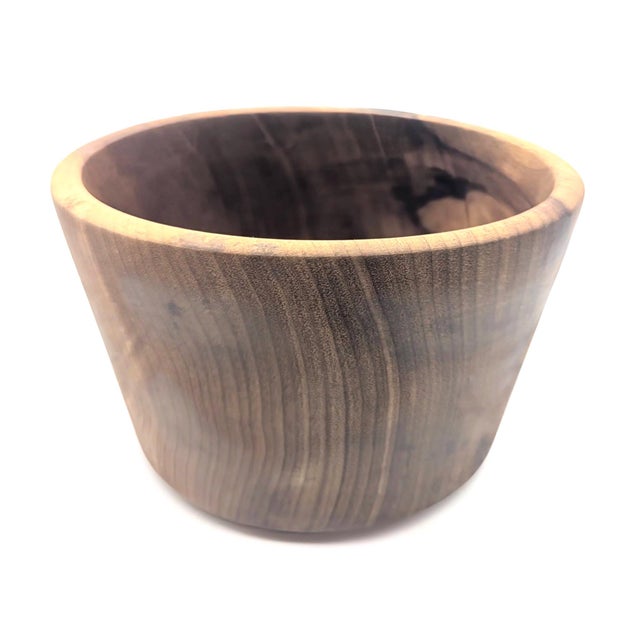 Offered is a vintage 1970s turned and lathed Myrtlewood bowl made in Coos Bay, Oregon. It measures: 6" in diameter, 3.75"...