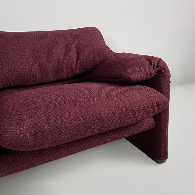 Italian Modern Burgundy Fabric Sofa by Vico Magistretti for Cassina, 1960s For Sale - Image 9 of 12