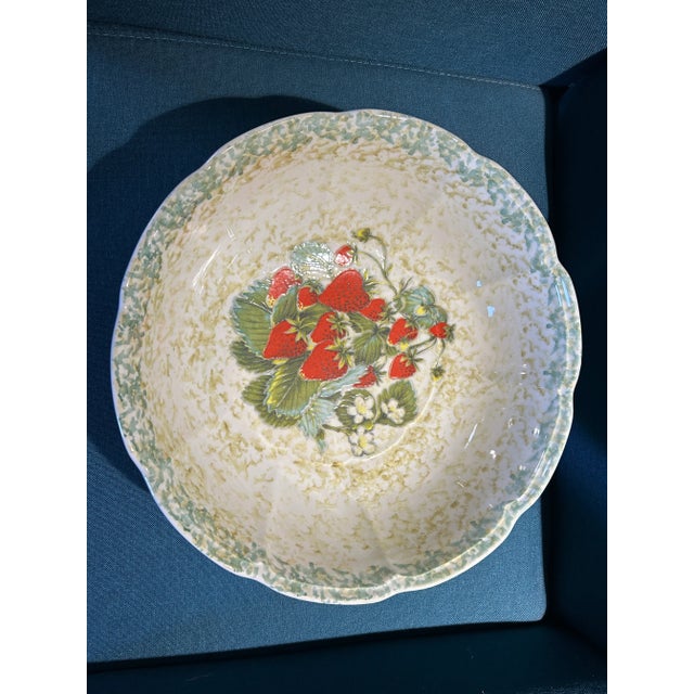 Italian Ceramic Serving Bowl Spongeware Garantito Per Alimenti Italy Strawberries For Sale In Pittsburgh - Image 6 of 6