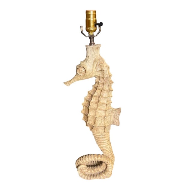 Bring a touch of coastal elegance and relaxed seaside charm to your interior with this exquisite vintage table lamp....