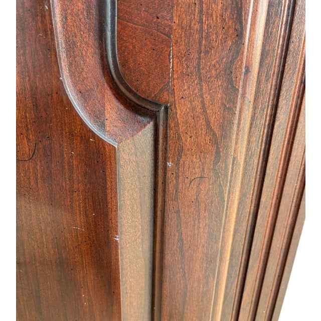 1980s Ethan Allen Georgian Court Display Cabinet Curio Hutch Lighted Chippendale For Sale - Image 14 of 15