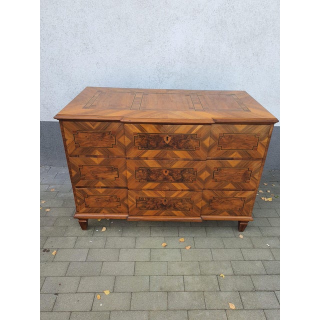 Louis Seiz Commode in Inlaid Walnut, 1790 For Sale - Image 12 of 12