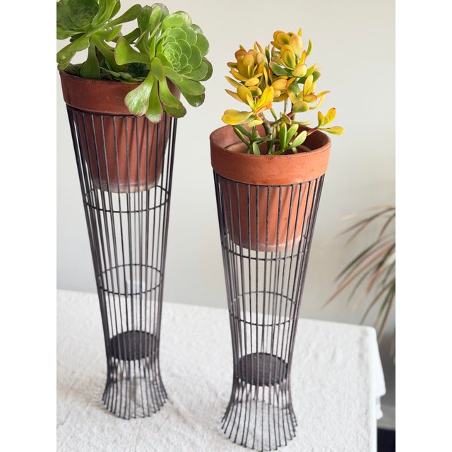 1950s Pair of MCM Mid Century Modern Sculptural Vintage Atomic Modern Black Wire Plant Stands in the Style of Arthur Umanoff Indoor Outdoor For Sale - Image 5 of 12