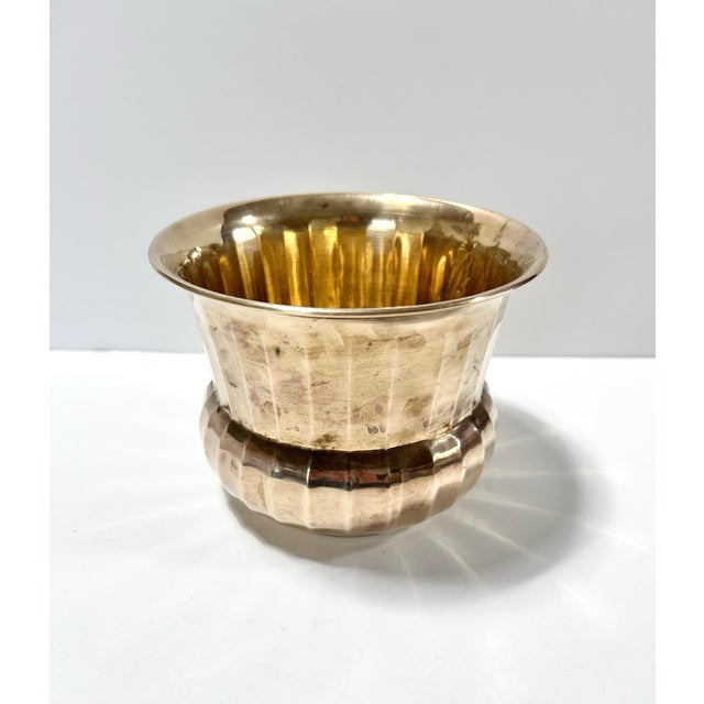 Vintage Brass Cachepot Planter – Fluted Ribbed Bowl, Hollywood Regency Style Decor For Sale - Image 4 of 10