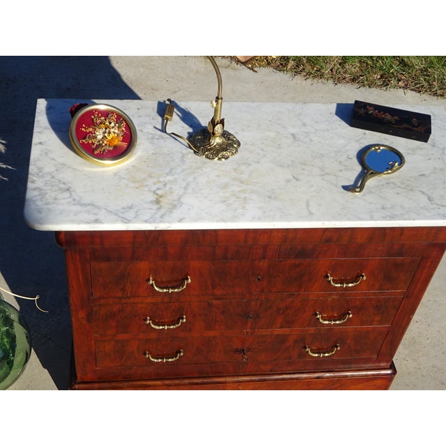 Chest of Drawers in Mahogany Veneer with White Marble Top For Sale - Image 14 of 18