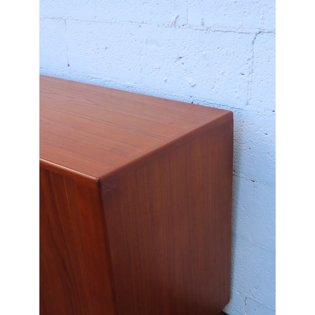 Danish Modern Bow Front Tambour Doors Dresser Sideboard Tv Media Console 6677 For Sale - Image 15 of 18