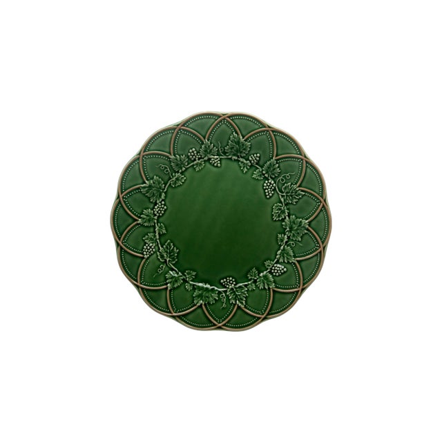 In Woods, animals are displayed in all their magnificence. Surrounded by vegetation and berries, the boar, the deer, the...