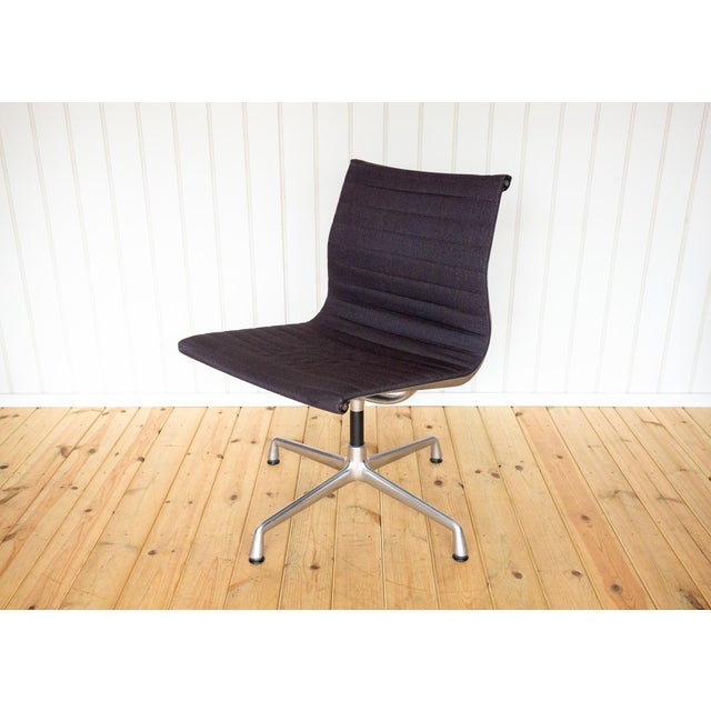Aluminium Group EA106 Swivel Desk Chair by Charles and Ray Eames for Vitra, 1990s For Sale - Image 16 of 18
