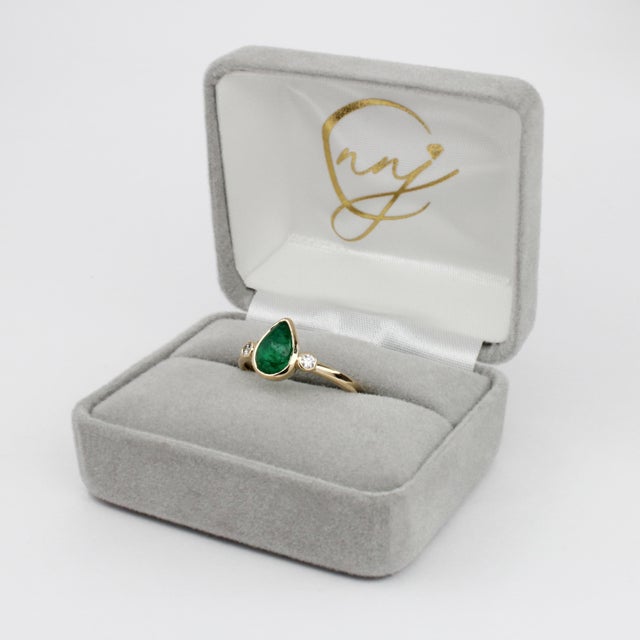 1.3ct Emerald Ring W Earth Mined Diamonds in Solid 14k Yellow Gold Pear Shape Size 6.75 For Sale In Columbus - Image 6 of 6