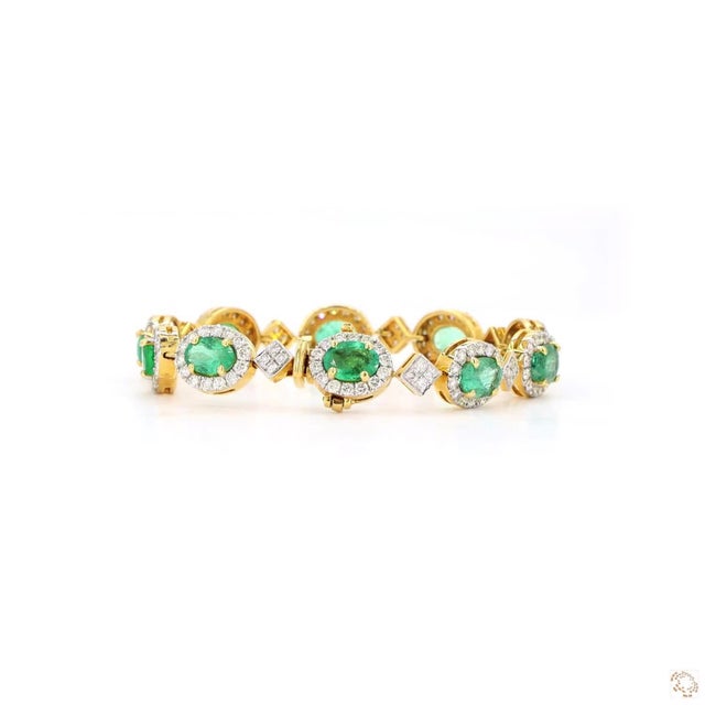 3.14 Carat Round Brilliant Cut Diamond Emerald Gold Bracelet For Sale In New York - Image 6 of 9