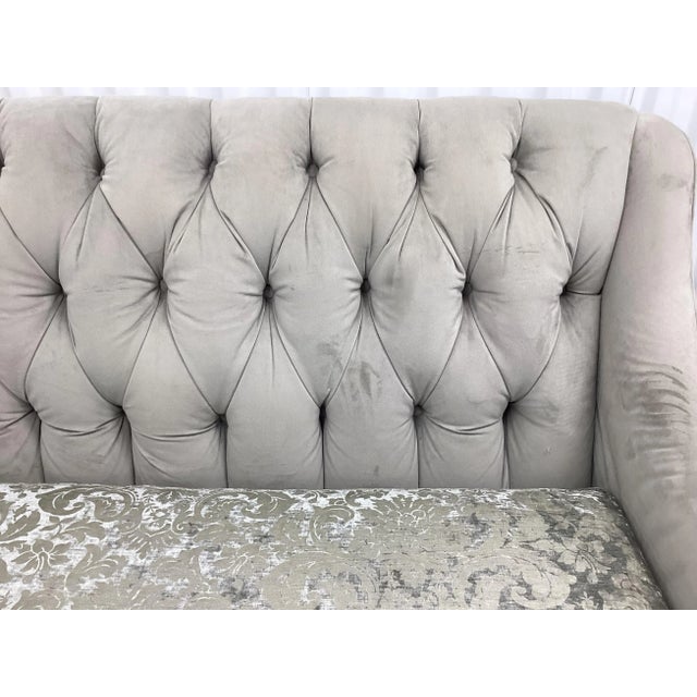 English English Style Tufted Love-Seat in Grey Velvet For Sale - Image 3 of 7