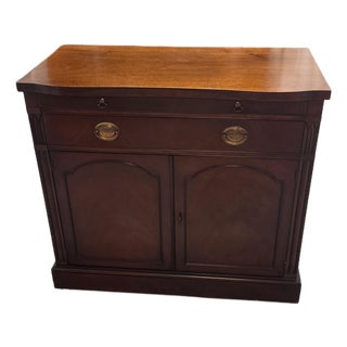 Vintage Drexel Furniture "New Hampton Court" Serving Cart / Server W/ Removable Tray (1956) For Sale